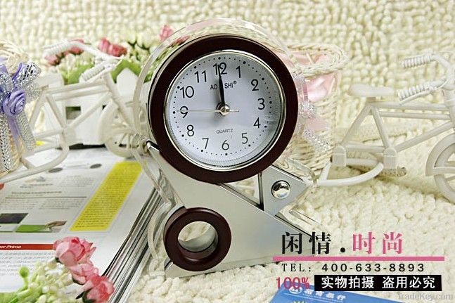 Clock E04