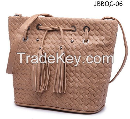 Ladies Drawstring Woven Bucket Bag Shoulder Bag Crossbody Bag with Tassel