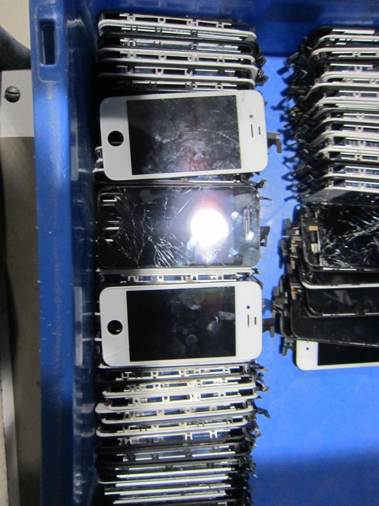 Used iPhone 4, 4S, 5 and 5S Broken Glass Working LCD Screens for Sale