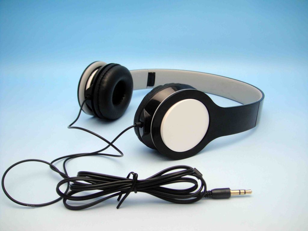 2014 fashionable headphone with Noise Cancelling  