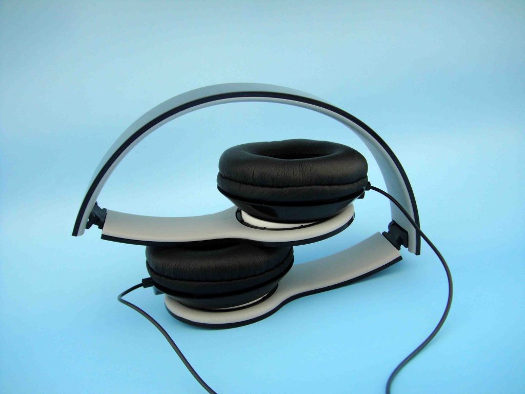 2014 fashionable headphone with Noise Cancelling