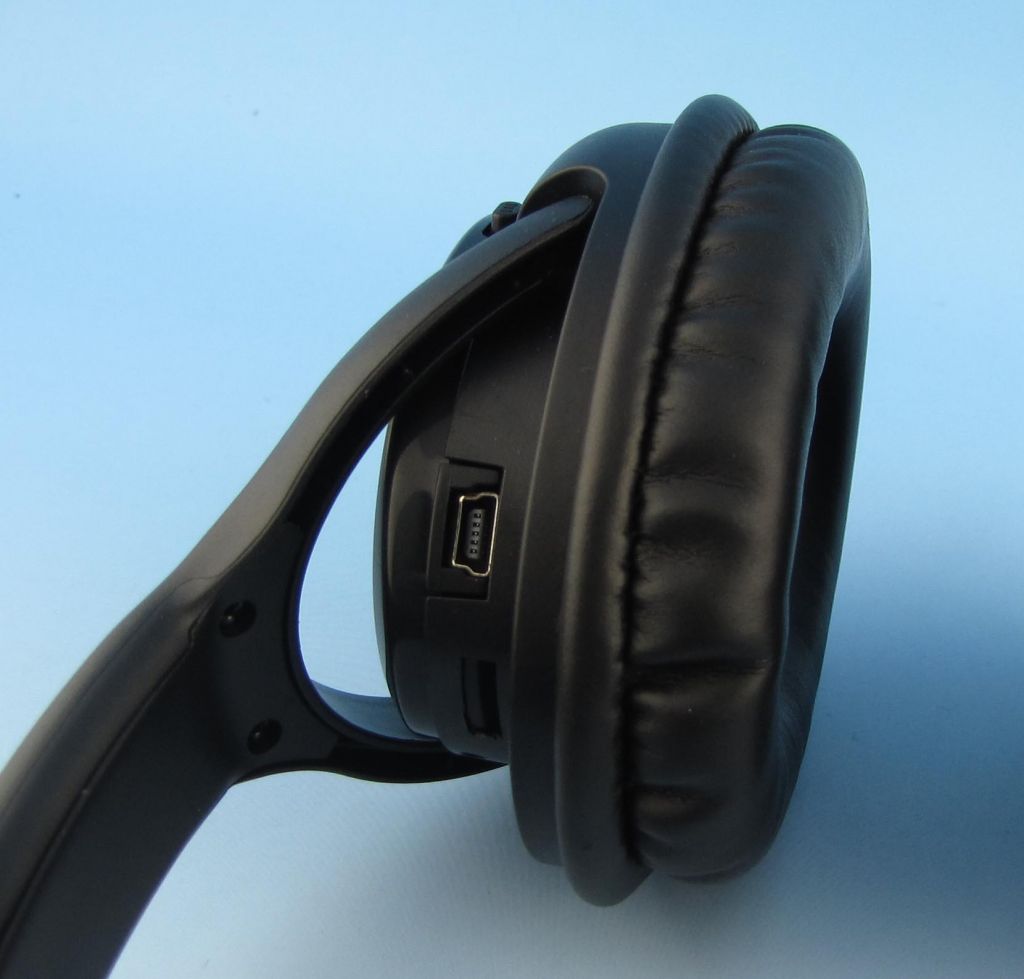 Delicate stereo bluetooth headphone