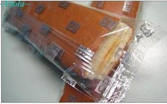 Bread/cake packaging machine