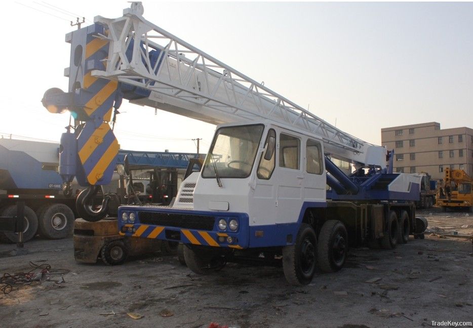 Used Tadano 30t Truck Crane, TL300E