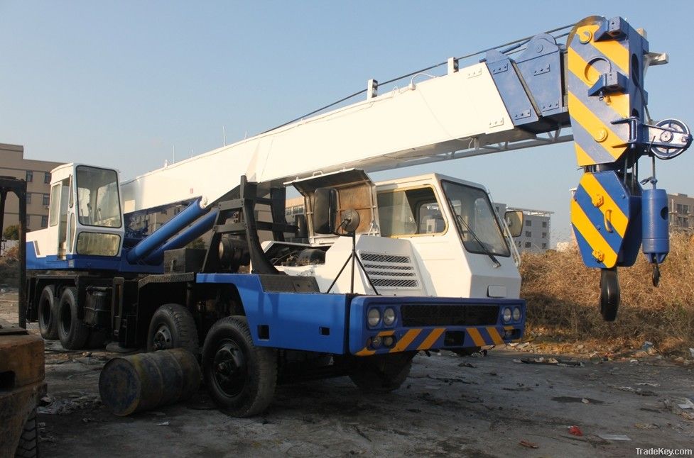 Used Tadano 30t Truck Crane, TL300E