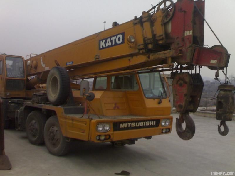 Used kato crane (NK300E)