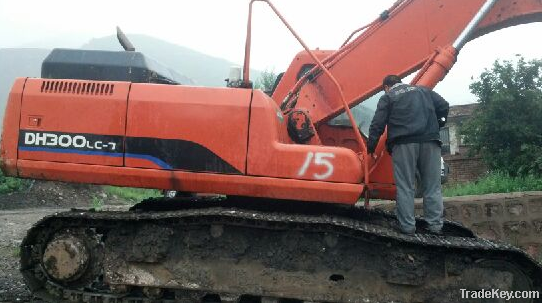 Used Japan Doosan Excavator DH300LC-7