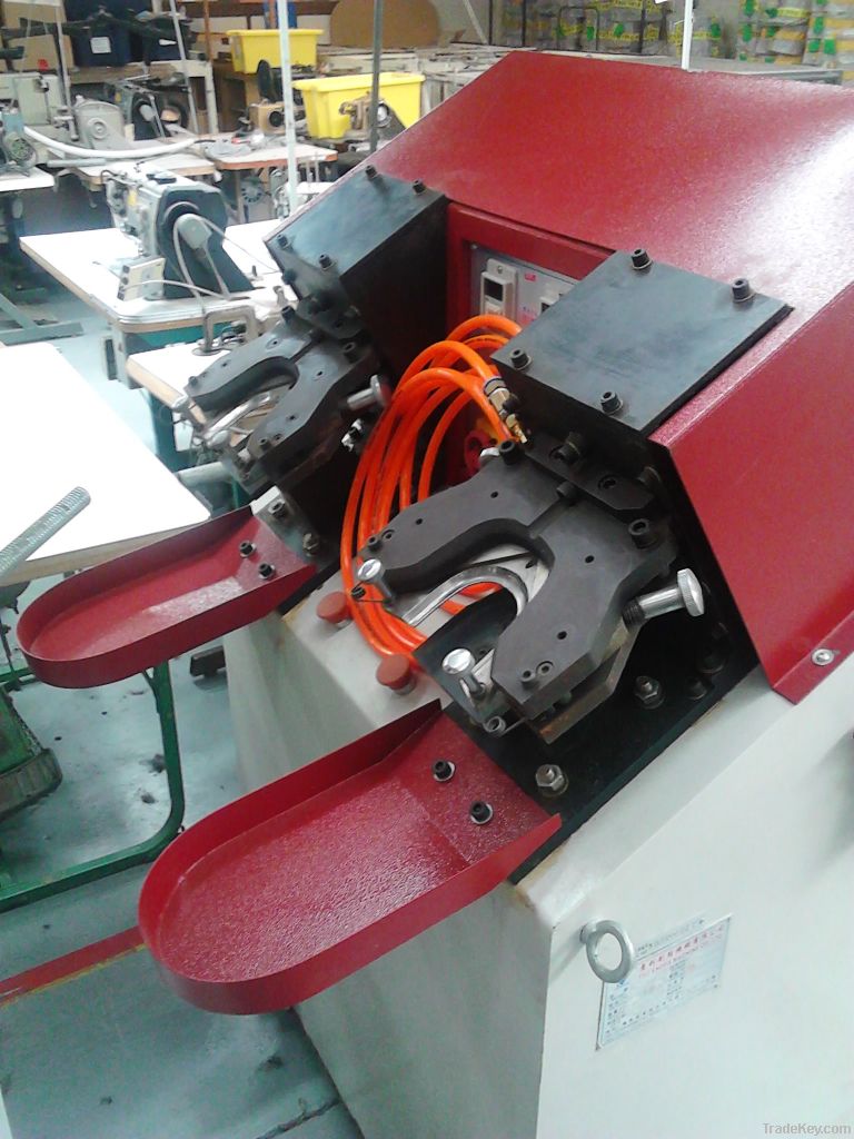 Hydraluic heel seat lasting machine for stitch-down shoes (back part)