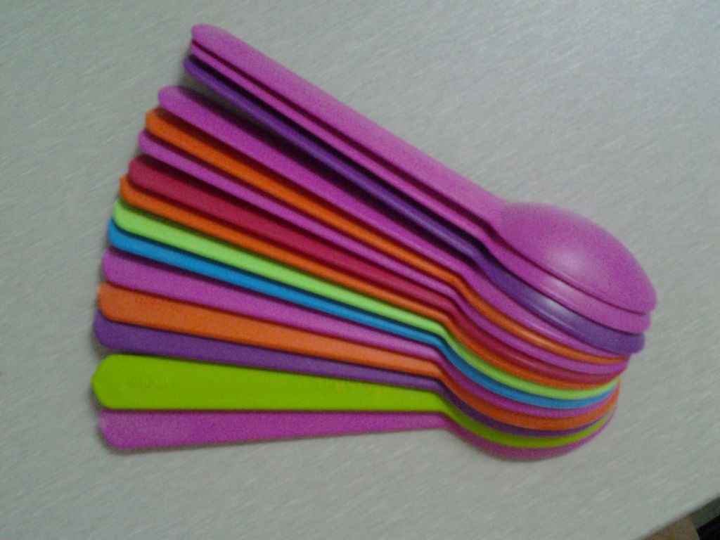 disposable colored ice cream spoon
