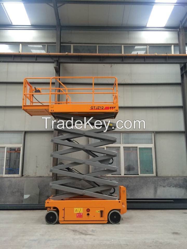 Automatic self-propelled hydraulic ladder for sporting venues