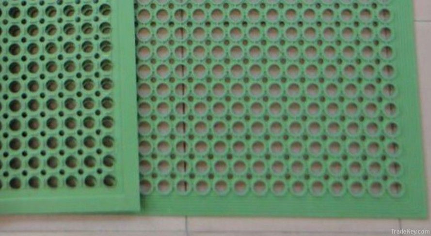 Slip resistant safety drainage rubber mat for kitchens