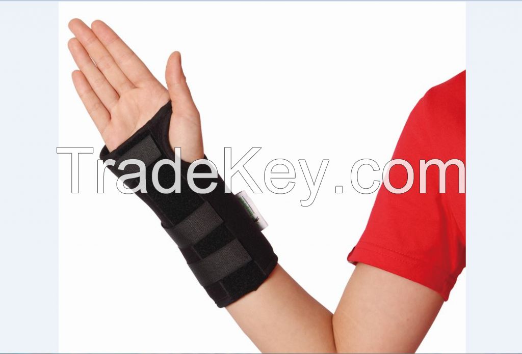 Wrist brace for wrist injuries