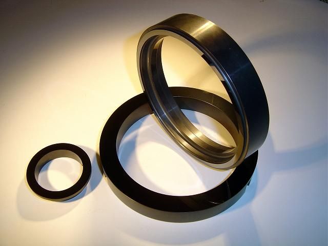 Pressureless sintered SiC sealing rings