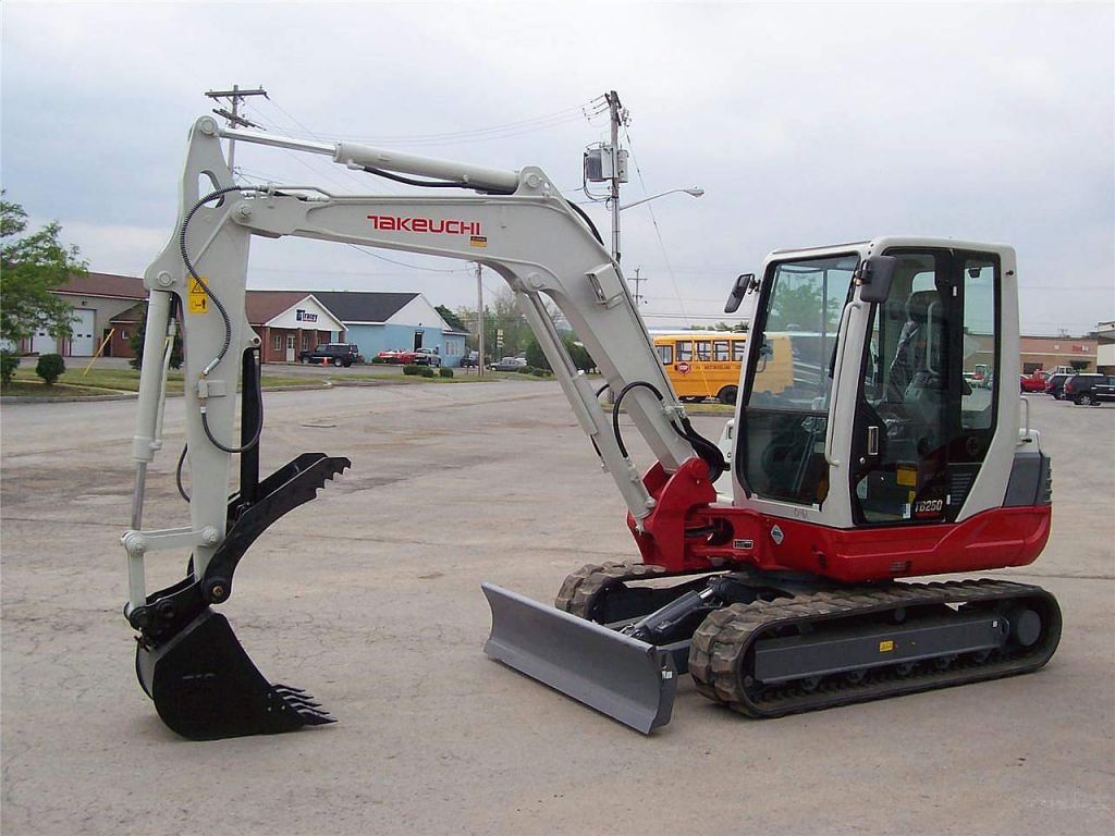 2009 TAKEUCHI TB250 