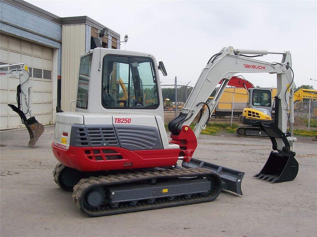 2009 TAKEUCHI TB250 