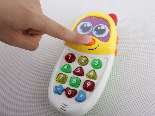 British And Spanish Children Learning Machine