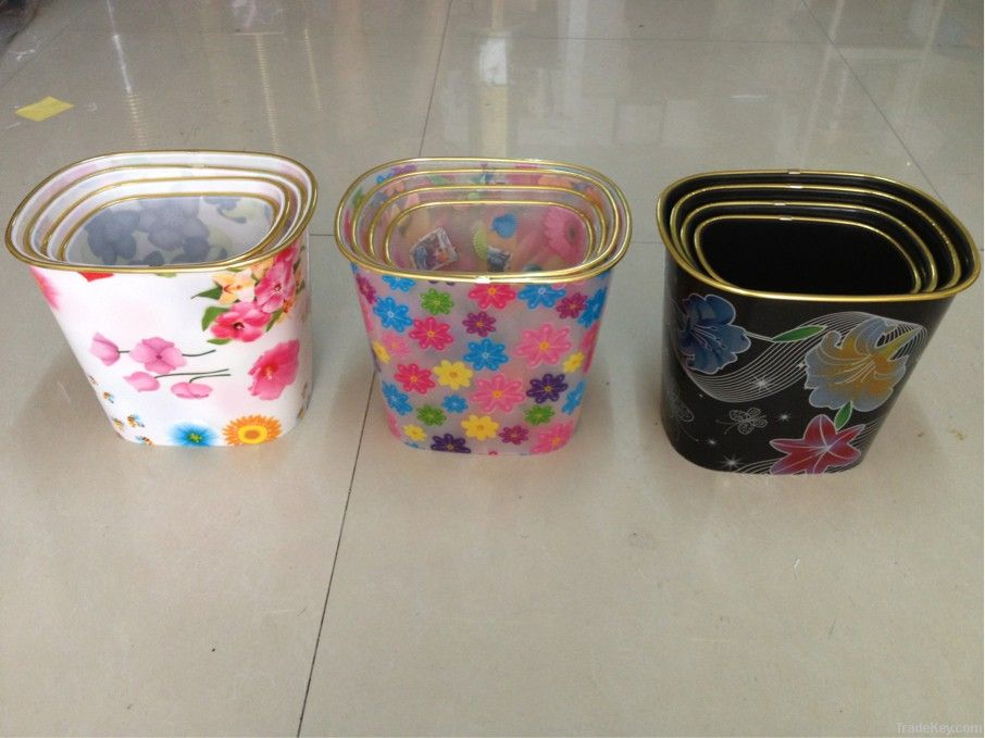 Oval plastic wastebin