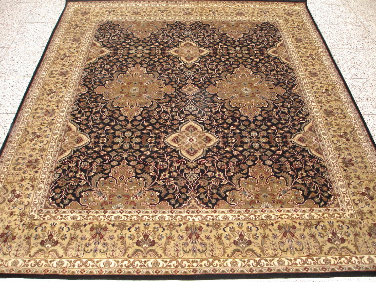 WOOLEN RUGS 14X14