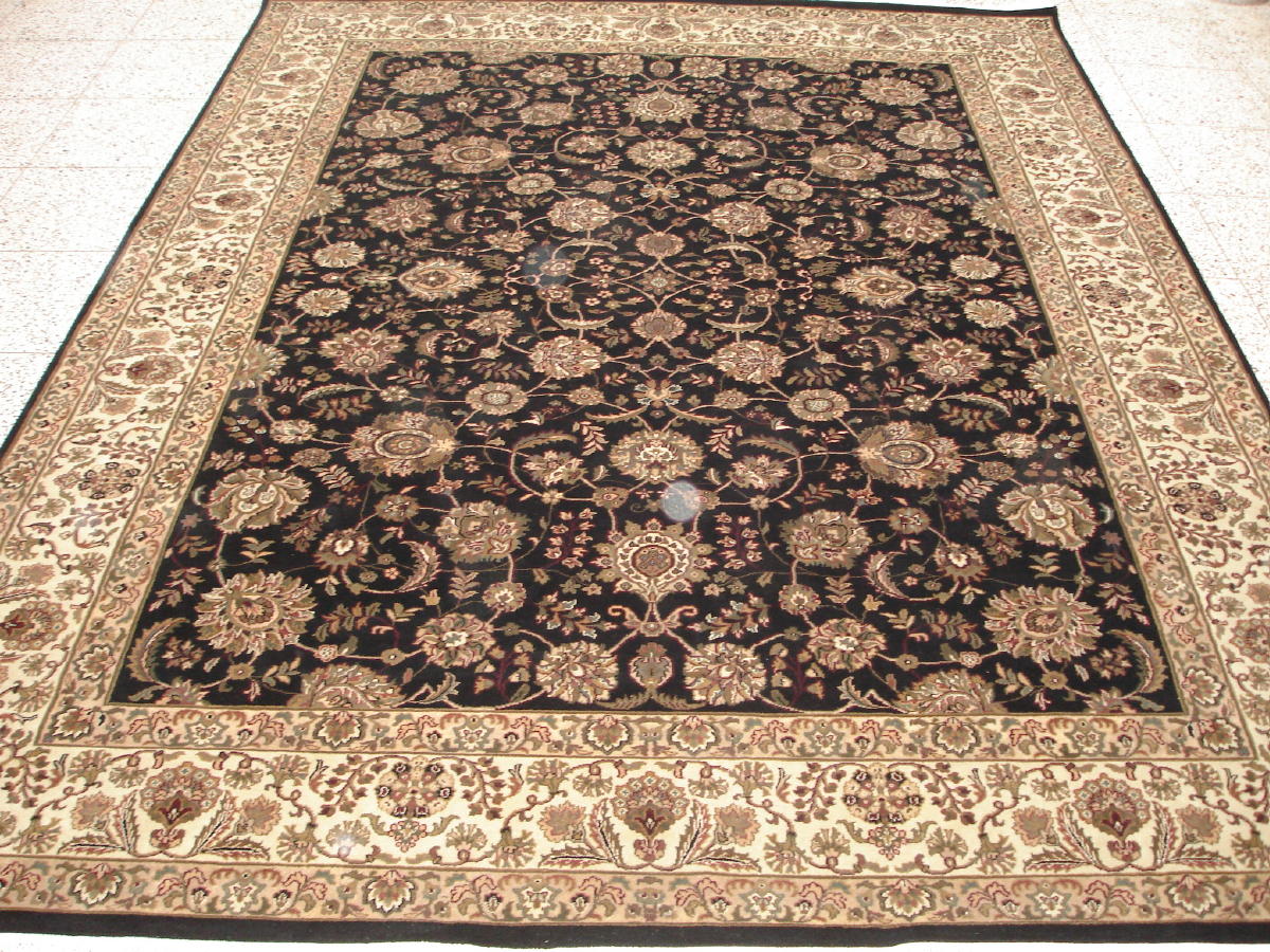 WOOLEN RUGS 14X14