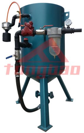 Portable sandblasting pot