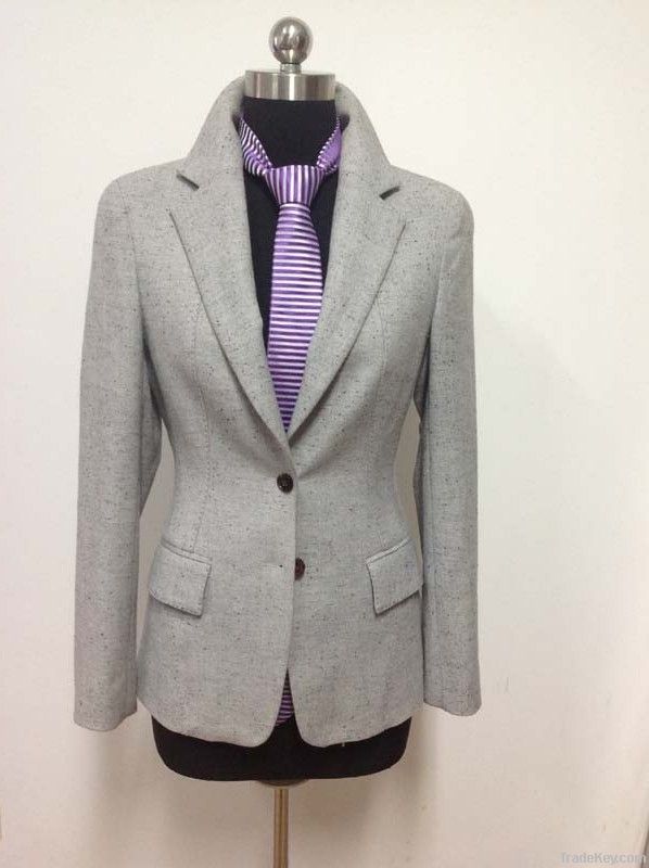 bespoke woman suit, tailored woman suit, hand-made women suits,