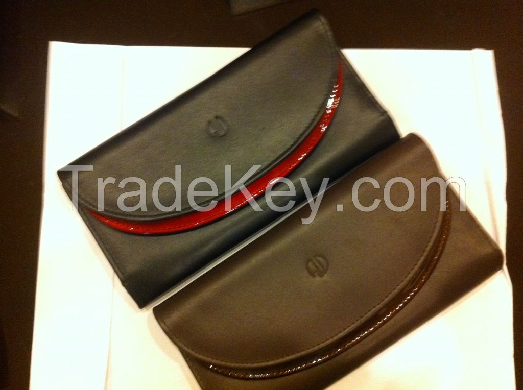 Leather goods for men, women, business and travel ware