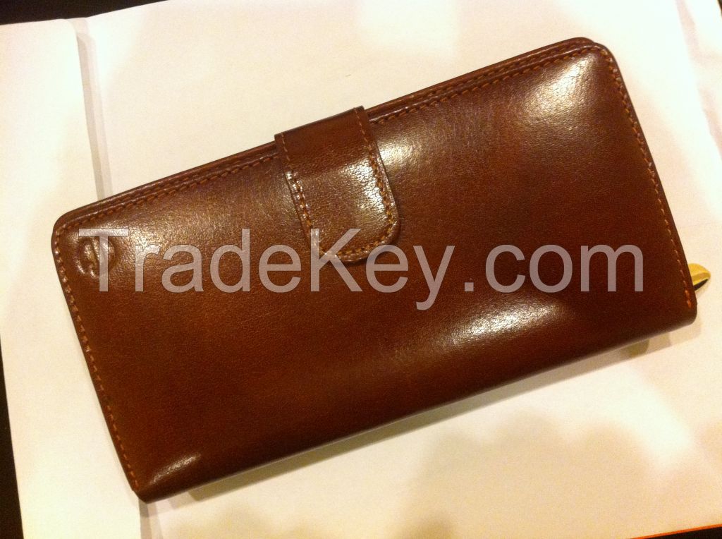 Leather goods for men, women, business and travel ware