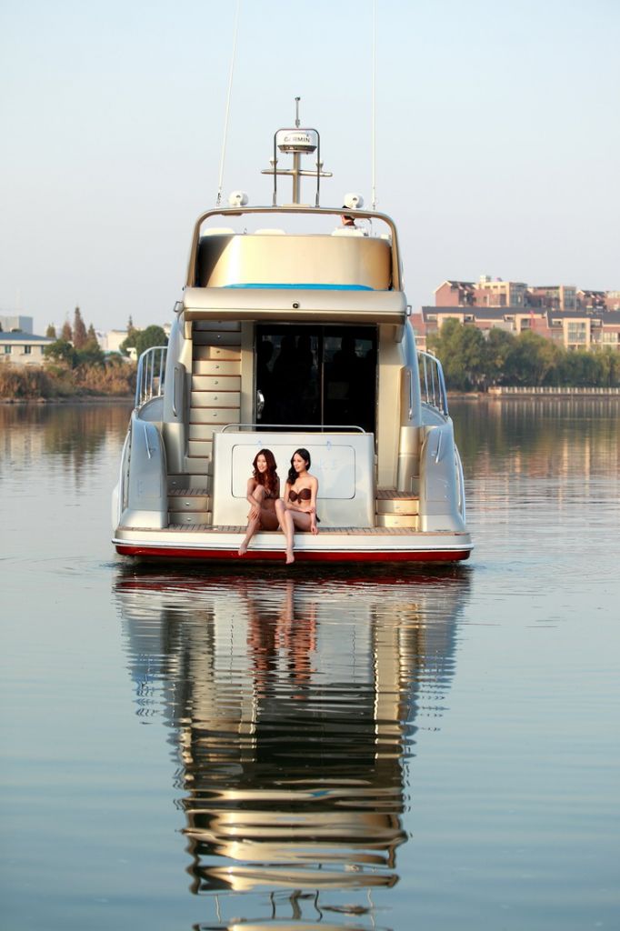 Luxury flybridge yacht