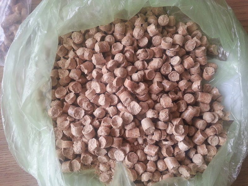 Straw, wood and husk pellets