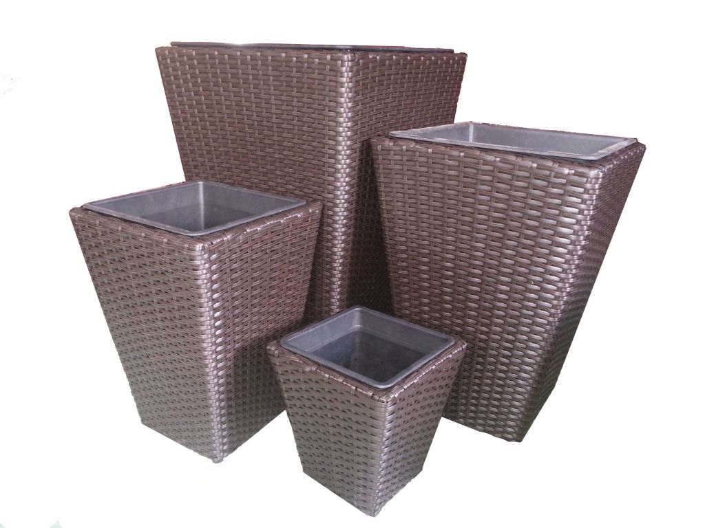 Square flat rattan plastics pots, sets of 4, with black plastic pots inside, iron frame, brown color