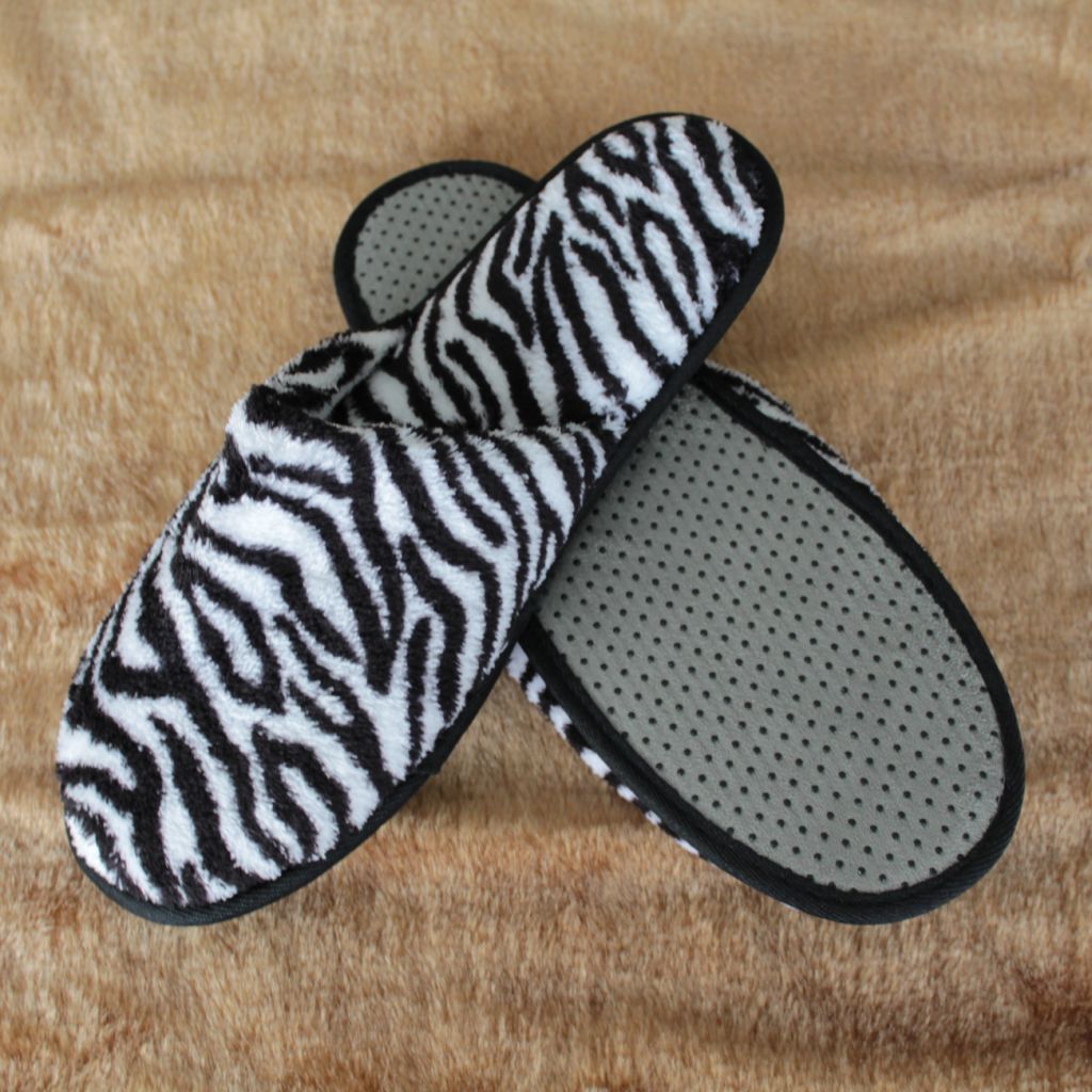 fashion hotel disposable slipper manufactory with embroidery logo