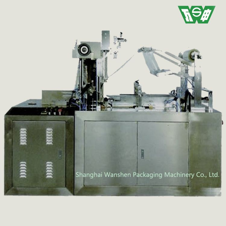 Adjustable cellophane packaging machine