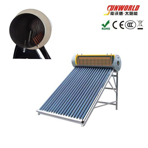 Integrated heat pipe evacuated tube solar water heater