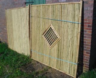 bamboo full fence panel with V lattice