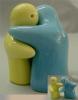 hugging salt & pepper shaker set