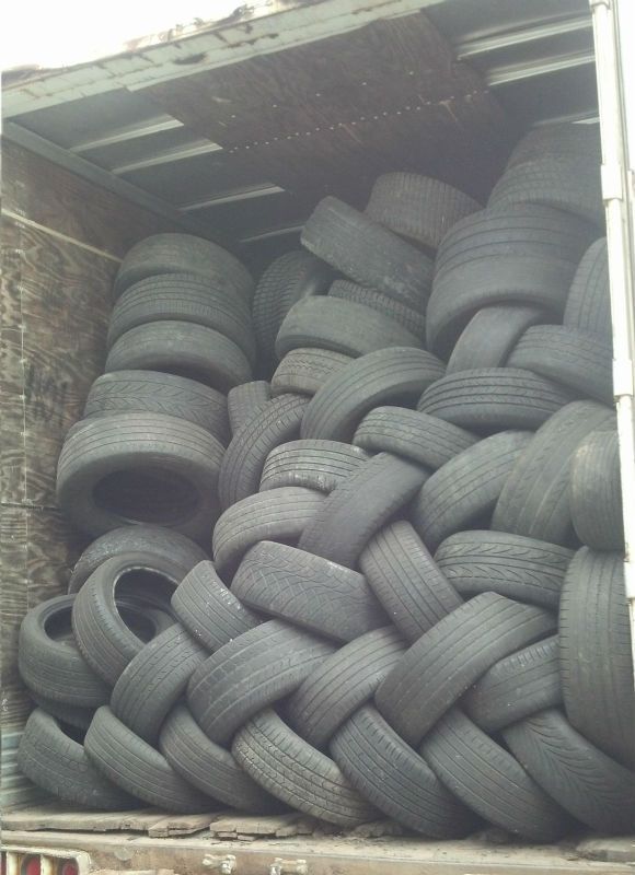Tyre Scrap (Truck Oily Tyres in Three Piece Condition )