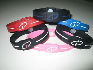 Cheap magnetic silicon wristband for promotion