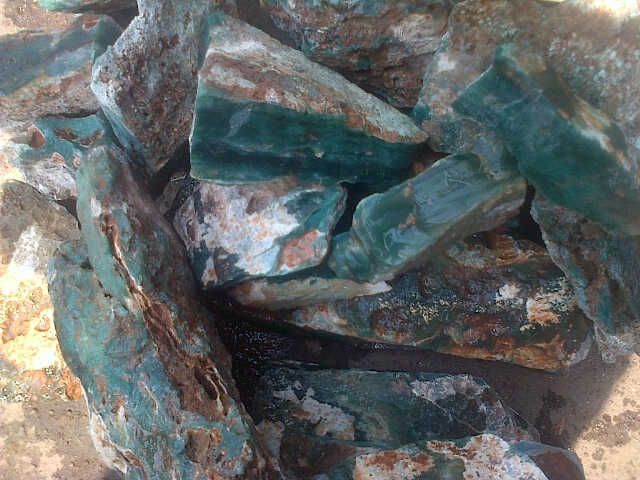 CHRYSOPRASE IN ROUGH FORM FOR SALE