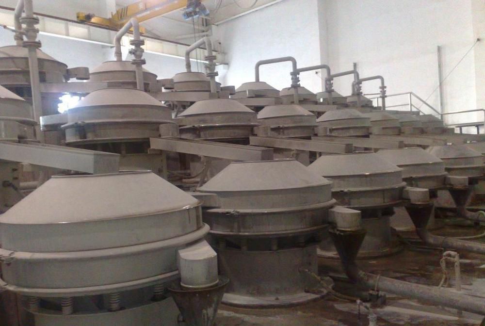 Vibrating sifter for ceramic slurry 