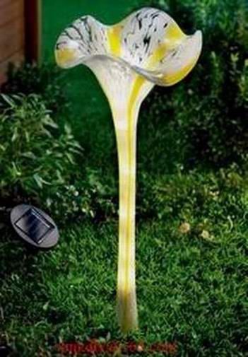 Solar Munaro Hand Blown Glass Flower Iron Stake 