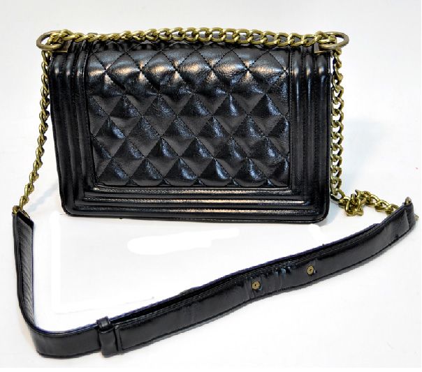 women's handbag quilted leather shoulder bag chain strap crossbody bag with metal corner reinforcement