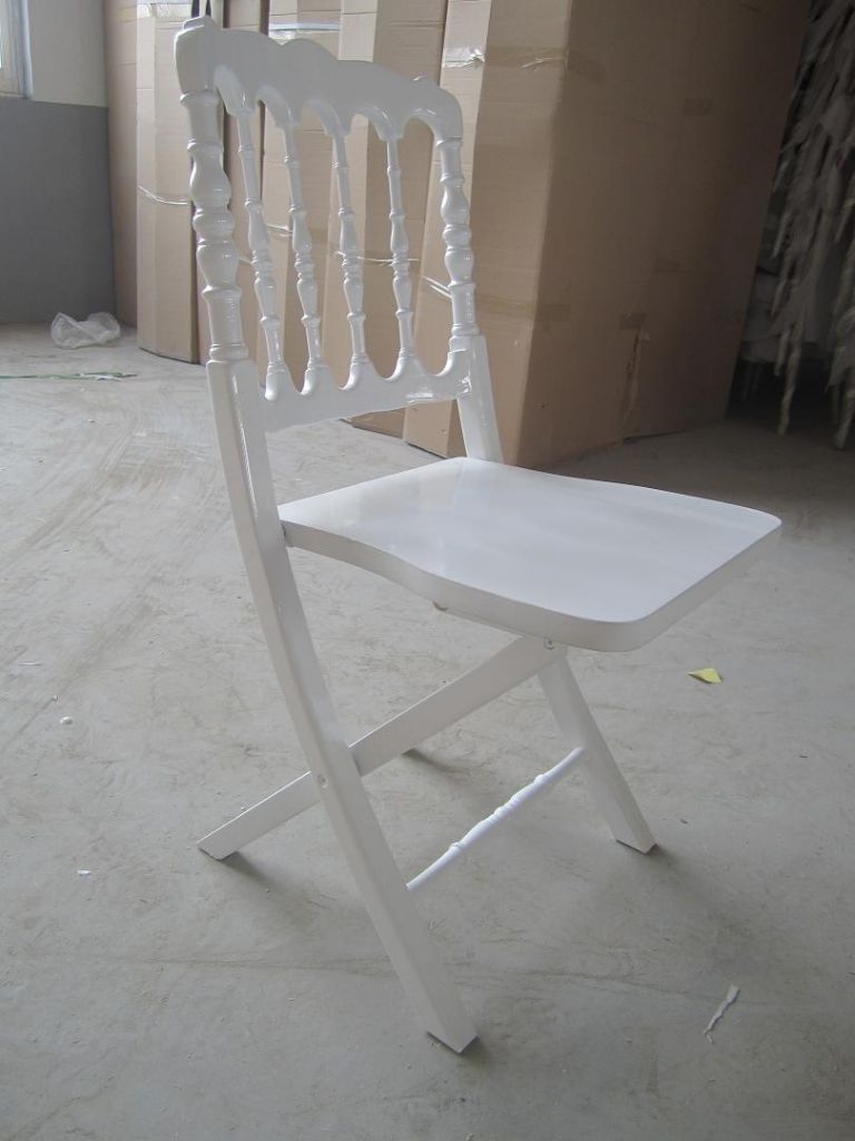 Folding golden chiavari chairs