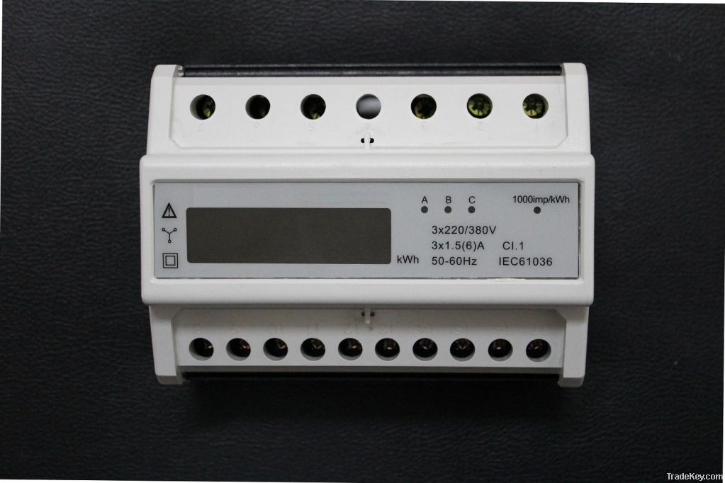 Three-phase multifunction energy meter with programmable pulse output