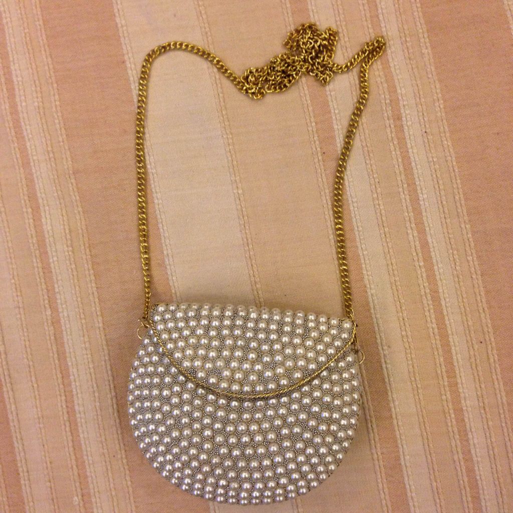 handcrafted clutch in silver-white 