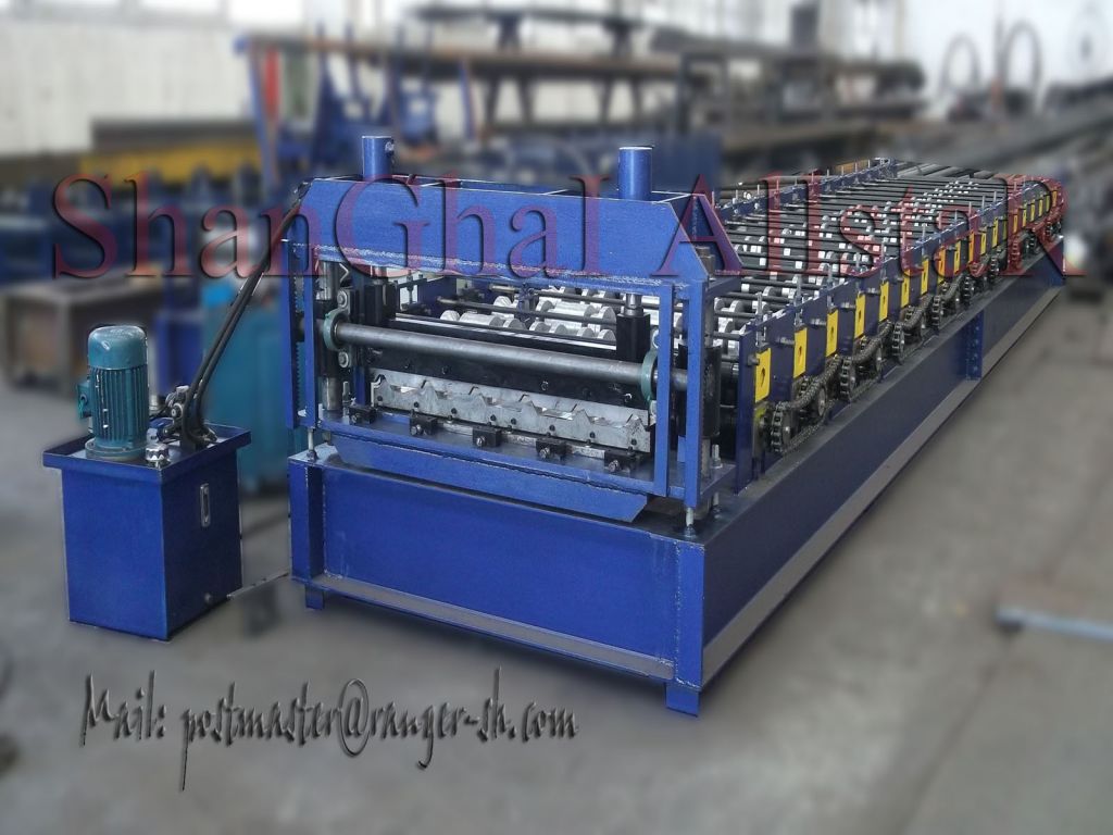 Roofing material roll forming machine