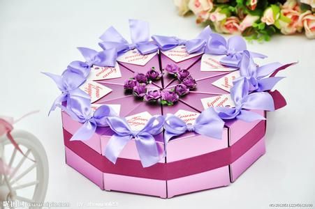 The purple flower round candy box
