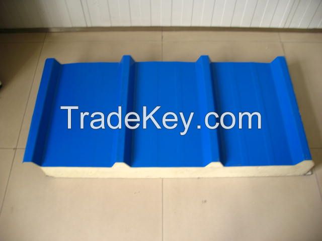 Roof panel with PUR material