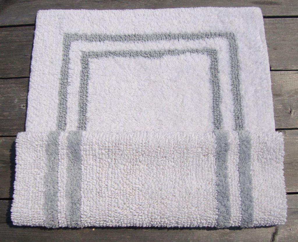 100% COTTON REVERSIBLE BATH MAT