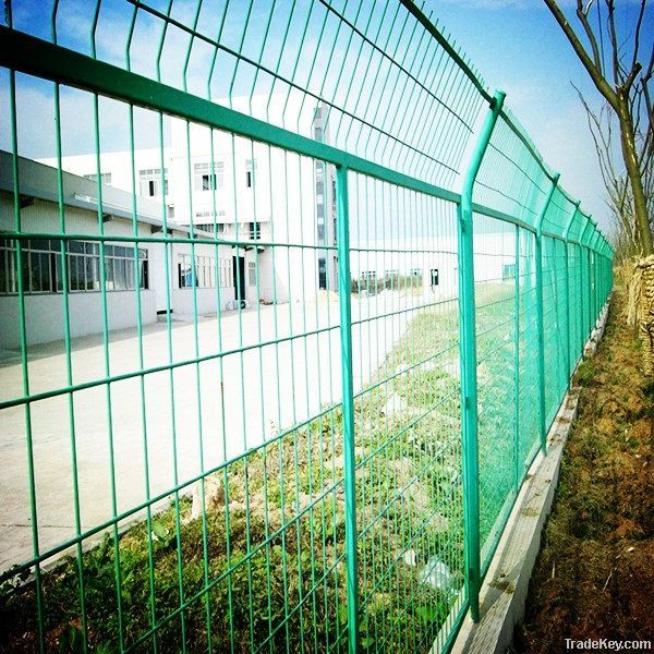Airport wire mesh fence