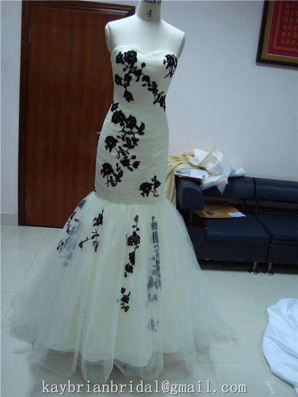 Ivory fishtail mermaid taffeta tulle pleating appliqued wedding dress bridal gown